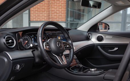 Mercedes-Benz E-Класс, 2019 год, 3 300 000 рублей, 4 фотография