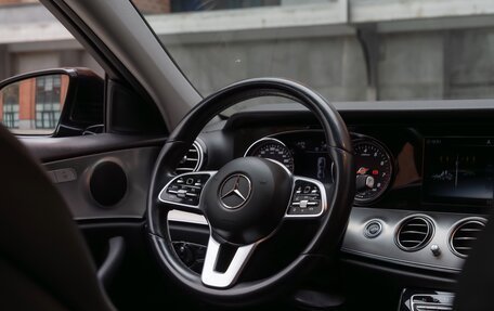 Mercedes-Benz E-Класс, 2019 год, 3 300 000 рублей, 9 фотография