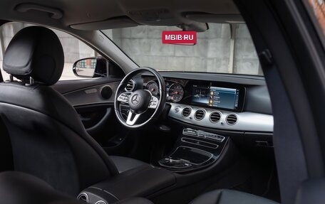 Mercedes-Benz E-Класс, 2019 год, 3 300 000 рублей, 11 фотография