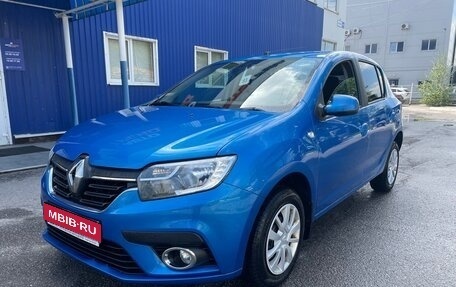 Renault Sandero II рестайлинг, 2018 год, 899 000 рублей, 1 фотография