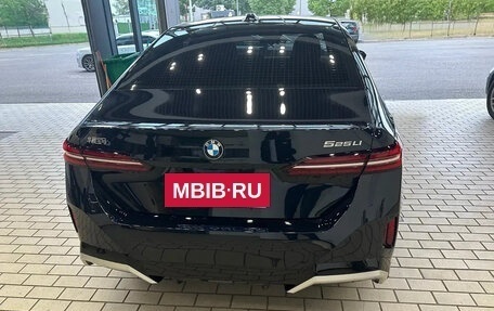 BMW 5 серия, 2024 год, 5 136 000 рублей, 2 фотография
