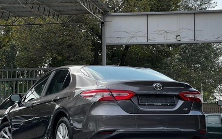 Toyota Camry, 2018 год, 2 750 000 рублей, 3 фотография