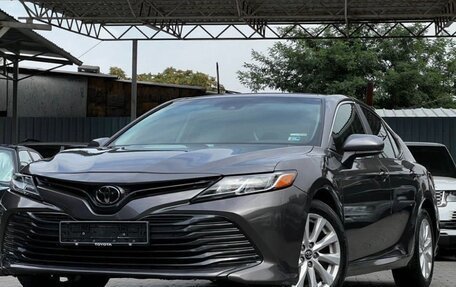 Toyota Camry, 2018 год, 2 750 000 рублей, 2 фотография