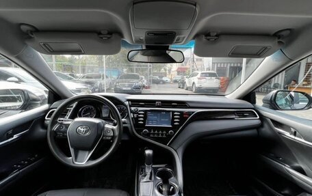 Toyota Camry, 2018 год, 2 750 000 рублей, 5 фотография