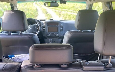 Mitsubishi Pajero IV, 2011 год, 1 800 000 рублей, 7 фотография