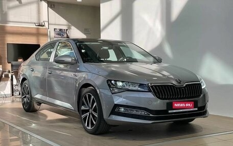 Skoda Superb III рестайлинг, 2025 год, 4 600 000 рублей, 2 фотография