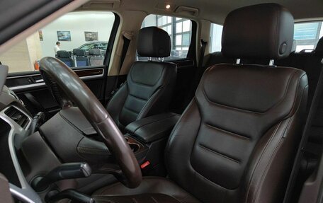 Volkswagen Touareg III, 2011 год, 2 060 000 рублей, 3 фотография