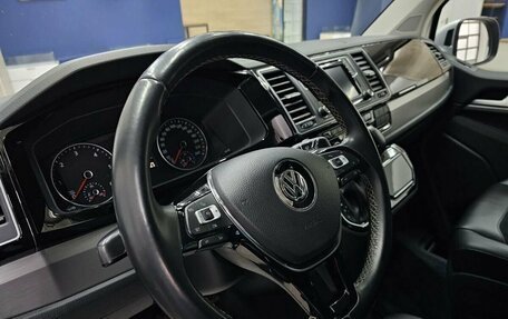 Volkswagen Multivan T6 рестайлинг, 2018 год, 4 910 000 рублей, 5 фотография