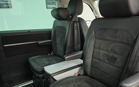 Volkswagen Multivan T6 рестайлинг, 2018 год, 4 910 000 рублей, 10 фотография