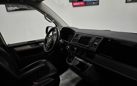 Volkswagen Multivan T6 рестайлинг, 2018 год, 4 910 000 рублей, 3 фотография