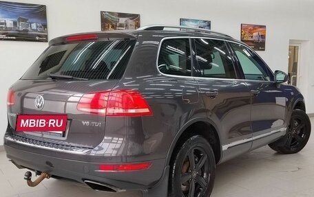 Volkswagen Touareg III, 2011 год, 2 060 000 рублей, 2 фотография
