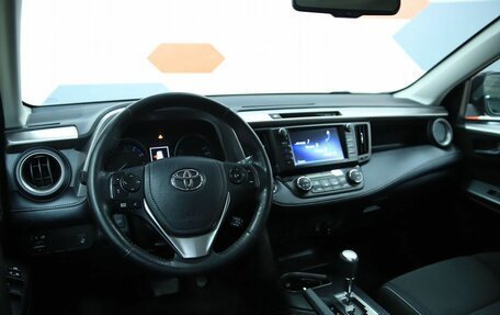 Toyota RAV4, 2019 год, 2 390 000 рублей, 13 фотография