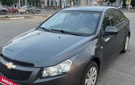 Chevrolet Cruze II, 2010 год, 538 000 рублей, 3 фотография