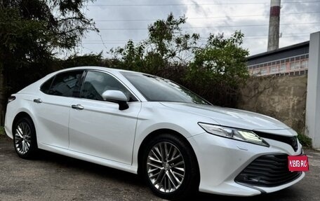 Toyota Camry, 2019 год, 3 000 000 рублей, 1 фотография