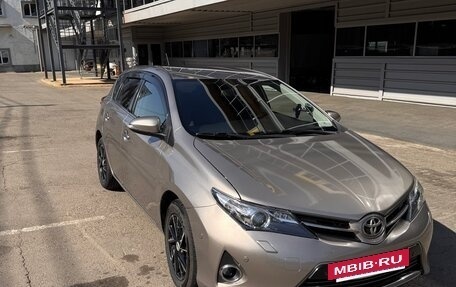Toyota Auris II, 2013 год, 1 550 000 рублей, 2 фотография