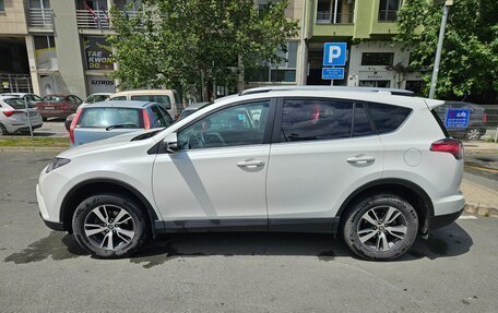 Toyota RAV4, 2017 год, 2 050 000 рублей, 2 фотография