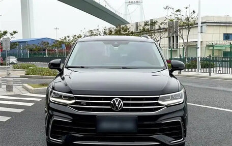 Volkswagen Tiguan II, 2022 год, 2 500 000 рублей, 2 фотография