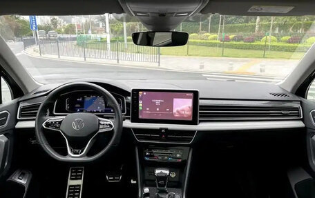 Volkswagen Tiguan II, 2022 год, 2 500 000 рублей, 7 фотография