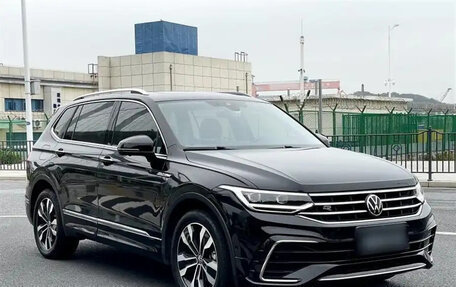Volkswagen Tiguan II, 2022 год, 2 500 000 рублей, 3 фотография