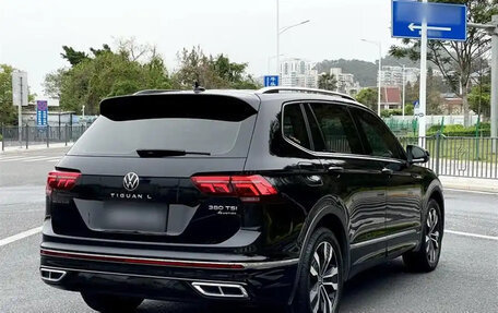 Volkswagen Tiguan II, 2022 год, 2 500 000 рублей, 4 фотография