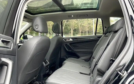 Volkswagen Tiguan II, 2022 год, 2 500 000 рублей, 12 фотография