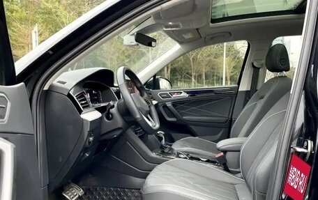 Volkswagen Tiguan II, 2022 год, 2 500 000 рублей, 11 фотография