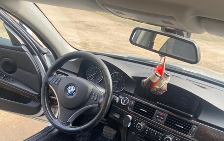 BMW 3 серия, 2011 год, 750 000 рублей, 16 фотография