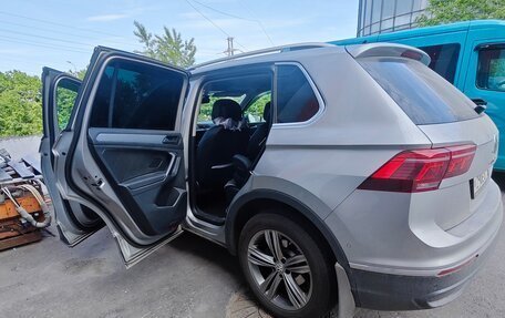 Volkswagen Tiguan II, 2021 год, 2 550 000 рублей, 3 фотография