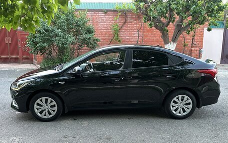 Hyundai Solaris II рестайлинг, 2017 год, 1 050 000 рублей, 4 фотография