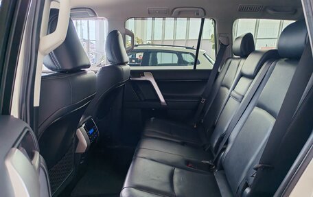 Toyota Land Cruiser Prado 150 рестайлинг 2, 2018 год, 4 590 000 рублей, 24 фотография