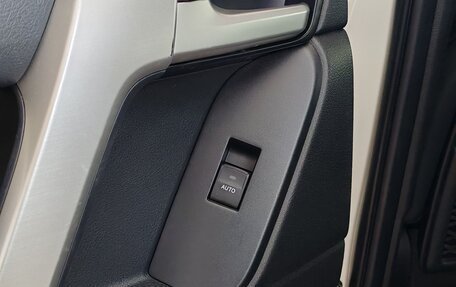 Toyota Land Cruiser Prado 150 рестайлинг 2, 2018 год, 4 590 000 рублей, 26 фотография
