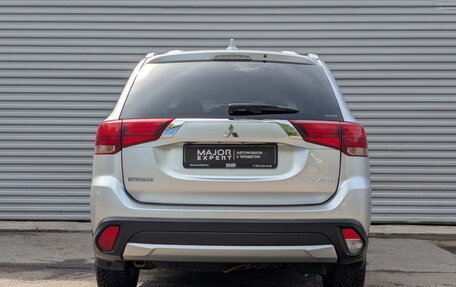 Mitsubishi Outlander III рестайлинг 3, 2017 год, 1 895 000 рублей, 6 фотография