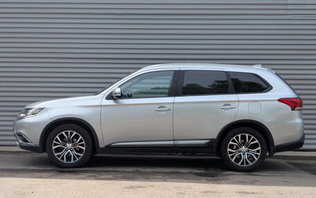 Mitsubishi Outlander III рестайлинг 3, 2017 год, 1 895 000 рублей, 8 фотография