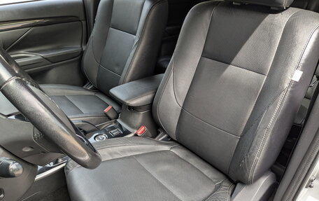 Mitsubishi Outlander III рестайлинг 3, 2017 год, 1 895 000 рублей, 20 фотография