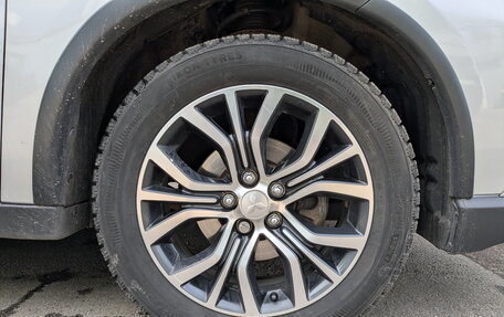 Mitsubishi Outlander III рестайлинг 3, 2017 год, 1 895 000 рублей, 18 фотография