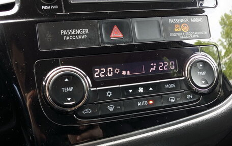 Mitsubishi Outlander III рестайлинг 3, 2017 год, 1 895 000 рублей, 28 фотография