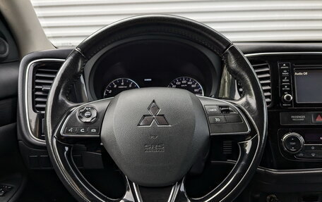 Mitsubishi Outlander III рестайлинг 3, 2017 год, 1 895 000 рублей, 22 фотография