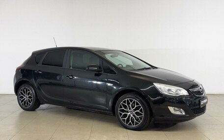 Opel Astra J, 2011 год, 640 000 рублей, 1 фотография