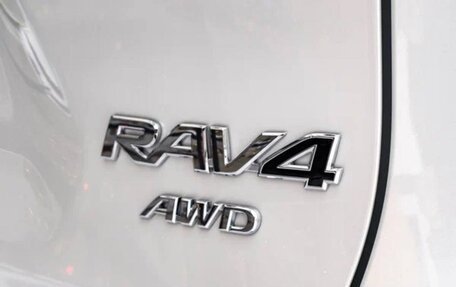 Toyota RAV4, 2025 год, 3 740 000 рублей, 15 фотография