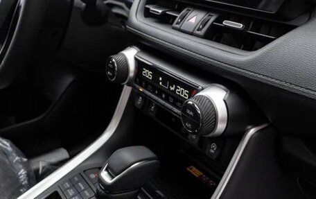 Toyota RAV4, 2025 год, 3 740 000 рублей, 22 фотография