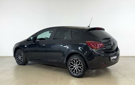 Opel Astra J, 2011 год, 640 000 рублей, 2 фотография