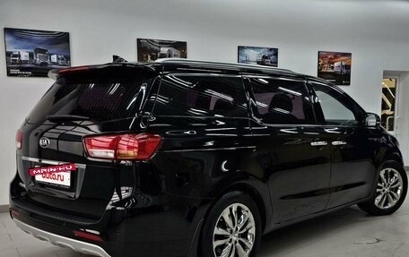 KIA Carnival III, 2017 год, 2 990 000 рублей, 2 фотография