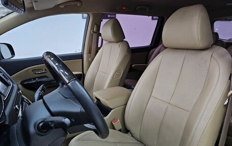 KIA Carnival III, 2017 год, 2 990 000 рублей, 4 фотография