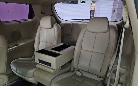 KIA Carnival III, 2017 год, 2 990 000 рублей, 11 фотография