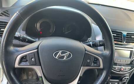 Hyundai Solaris II рестайлинг, 2015 год, 1 400 000 рублей, 2 фотография