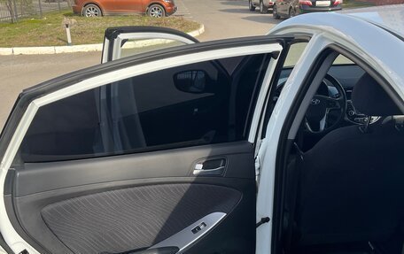 Hyundai Solaris II рестайлинг, 2015 год, 1 400 000 рублей, 10 фотография