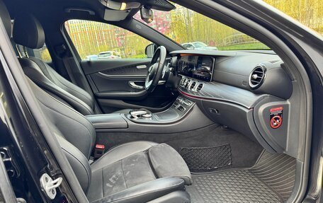 Mercedes-Benz E-Класс, 2018 год, 3 350 000 рублей, 9 фотография