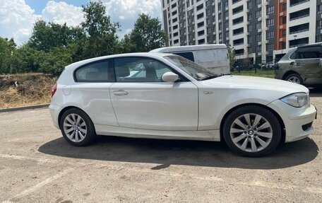 BMW 1 серия, 2009 год, 690 000 рублей, 2 фотография