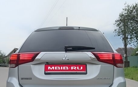 Mitsubishi Outlander III рестайлинг 3, 2015 год, 1 700 000 рублей, 3 фотография