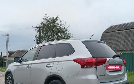 Mitsubishi Outlander III рестайлинг 3, 2015 год, 1 700 000 рублей, 6 фотография